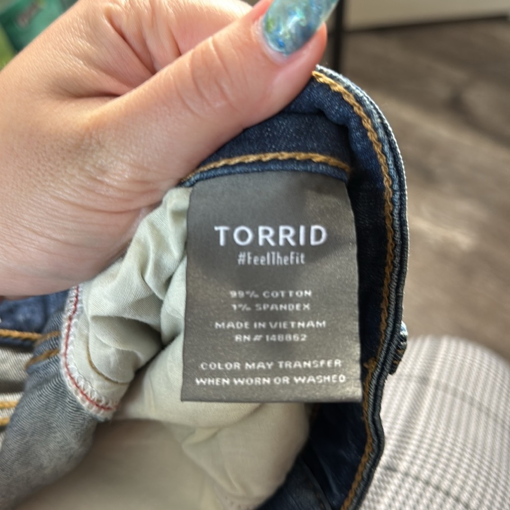 NWT Torrid Women’s‎ Boyfriend Mid-Rise Jean Plus Size 26W - Picture 10 of 10